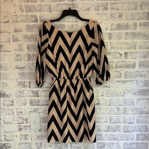 Gianni Bini Women’s Chevron Dress Above the Knee Tan Black Career Pockets Sz XS